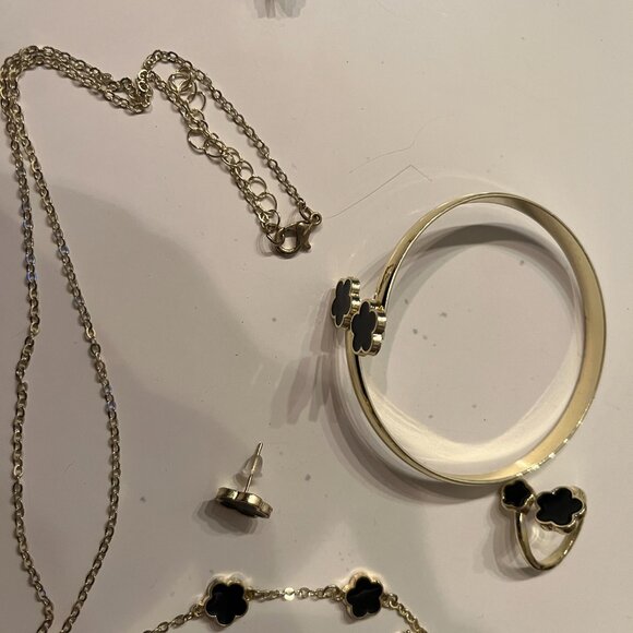 Black Clover Jewelry Set – Ring, Bangles, Necklace, Earrings &‎ Bracelet - Picture 6 of 15